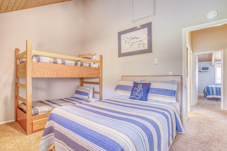 Bedroom 2, Breakers Beach House 8 - Meredith Lodging, Tillamook