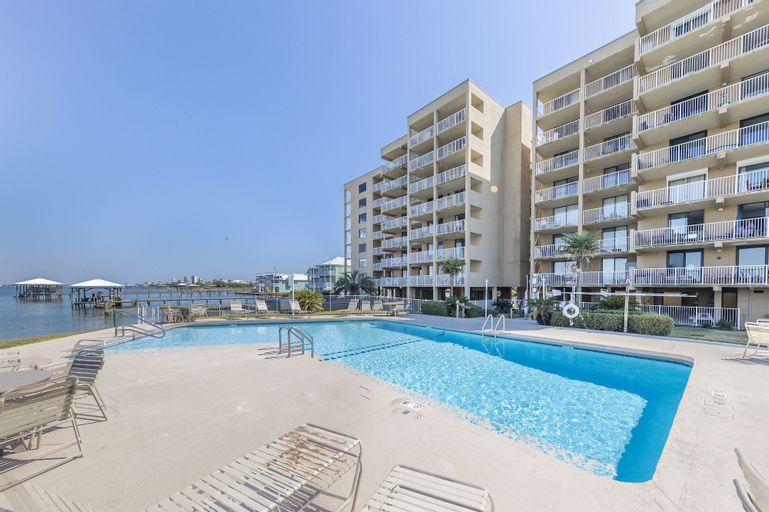 Compass Point 303, Baldwin