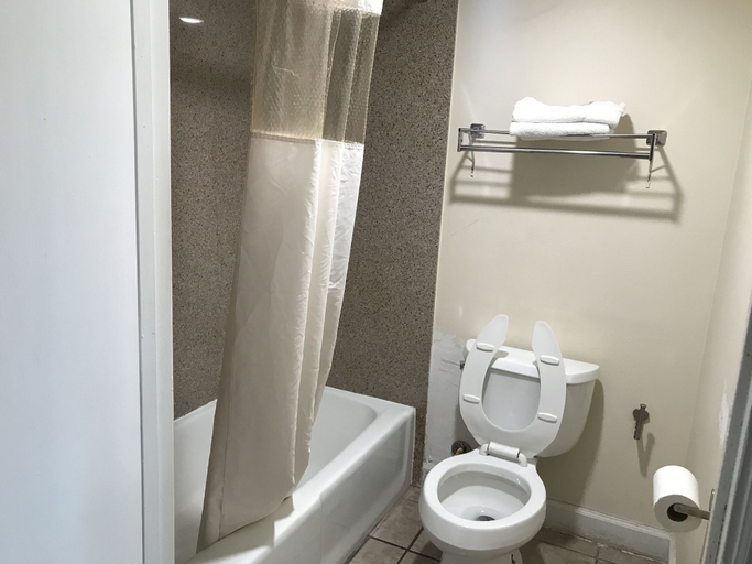 Bathroom 5, Hotel Bel-Air Orlando, Orange