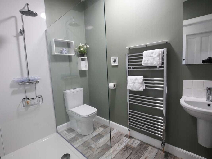 Bathroom, High Terrace Apartment, Highland