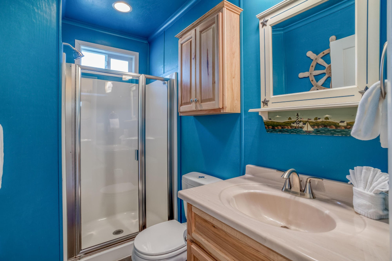 Bathroom 1, Beach Haven, Lincoln