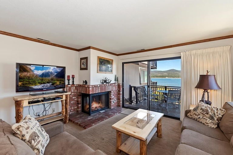 Others 1, 055 - Lakefront Ski Getaway, San Bernardino