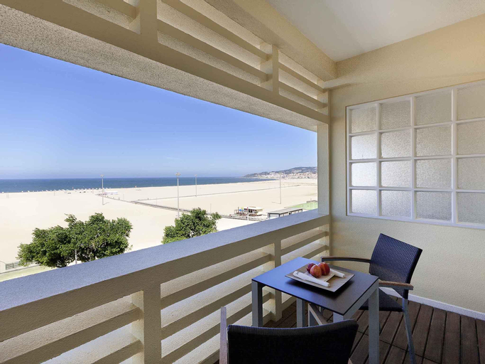 Exterior & Views 10