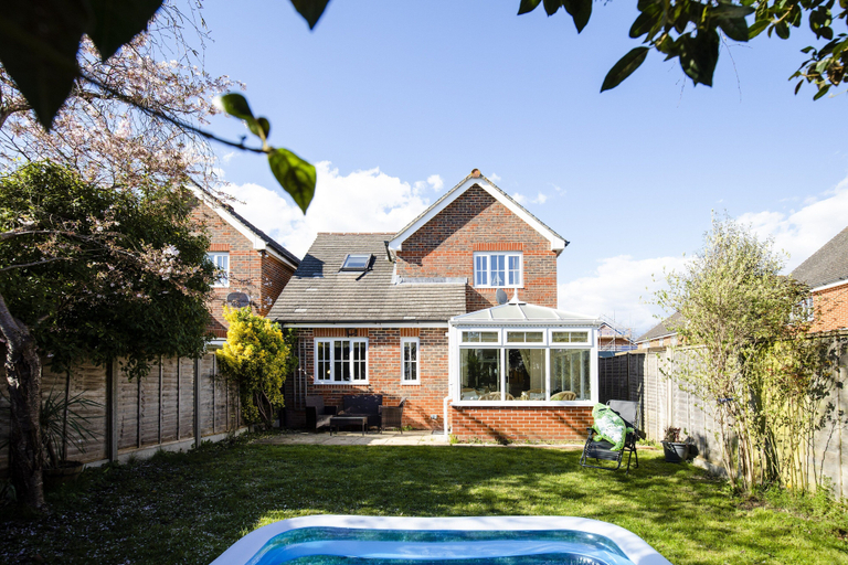Sport & Beauty, South Downs retreat house with parking, West Sussex