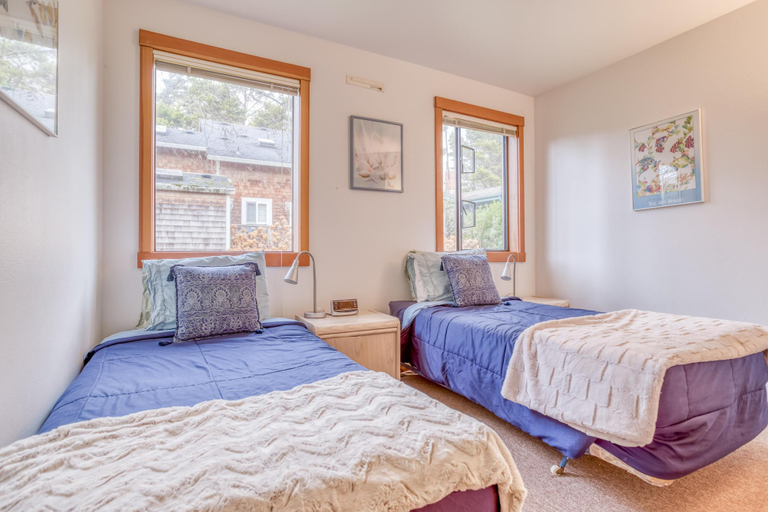 Bedroom 3, Driftwood Cottage (MCA 491), Tillamook