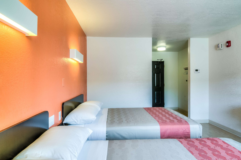 Bedroom 18
