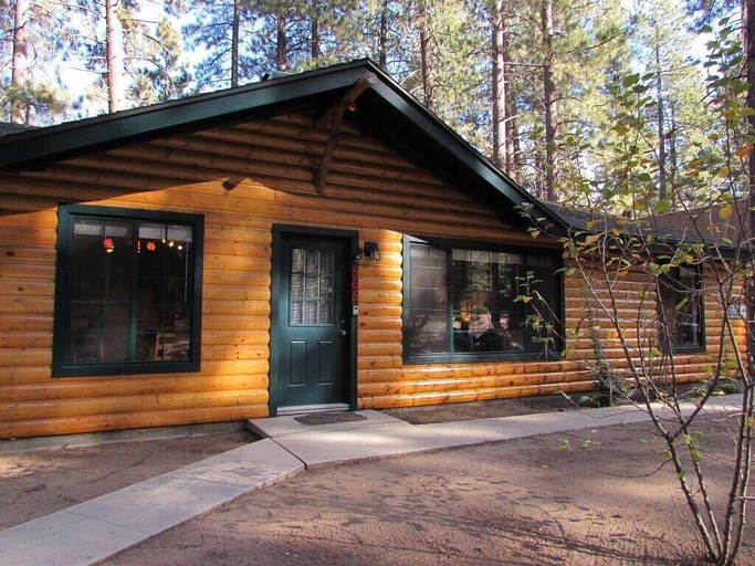 Exterior & Views 1, 092 - Crestwood Retreat, San Bernardino