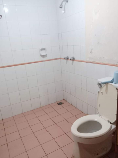 Bathroom 5, Kondominium Hotel Lippo Carita Selatan Ana Zayna, Serang