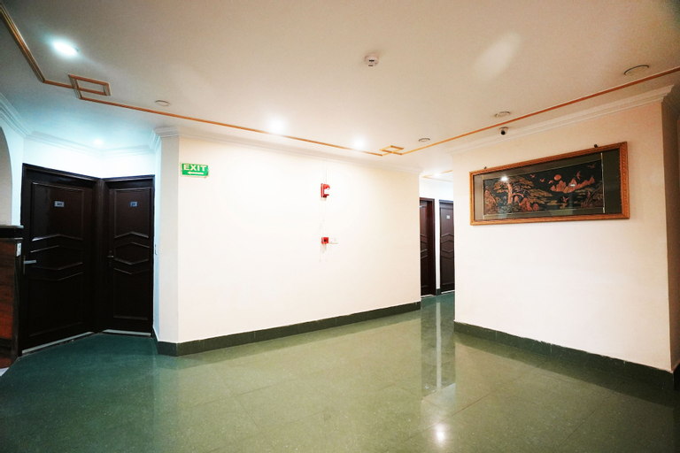 Others 5, Hotel Le Sancy, West