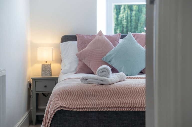 Bedroom 2, Canol Y Bryn - 3 Bedroom Holiday Home - Tenby, Pembrokeshire