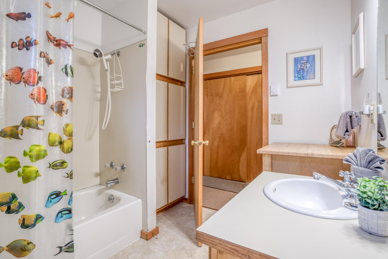Bathroom 4, Driftwood Cottage (MCA 491), Tillamook