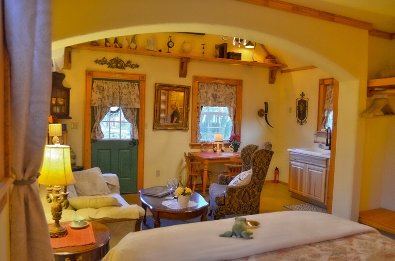 Bedroom 4, Rarumpelpunzeldornaschenwittchen, Gillespie