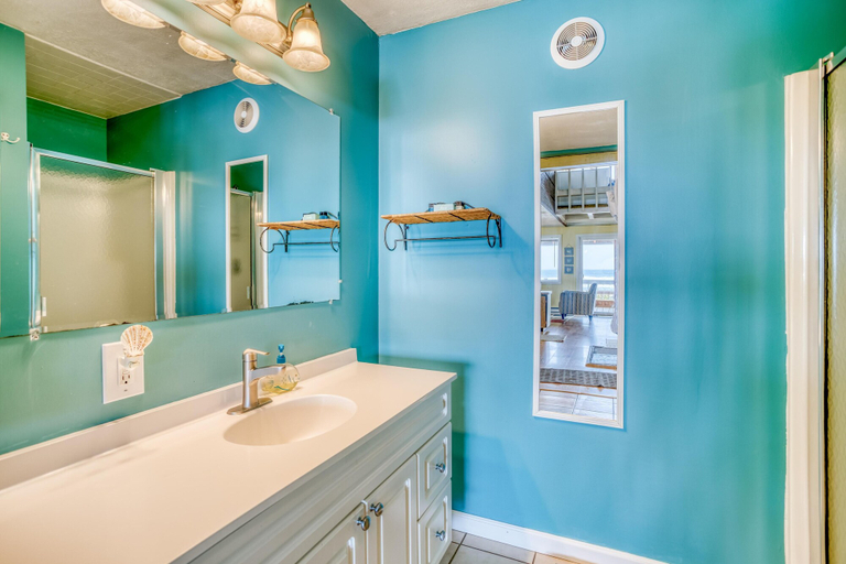 Bathroom, Ocean Escape, Lincoln