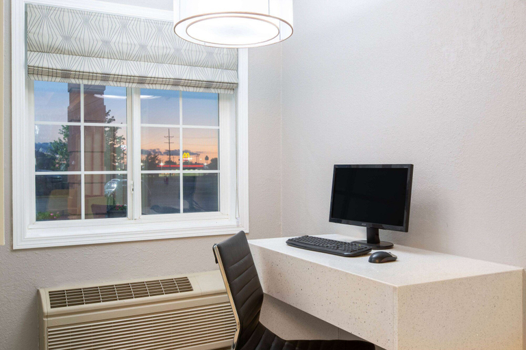 Others 5, Super 8 by Wyndham Ottawa, Franklin
