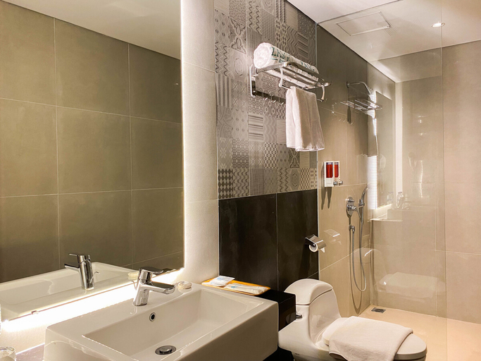 Bathroom 5, Zasgo Hotel, West Manggarai