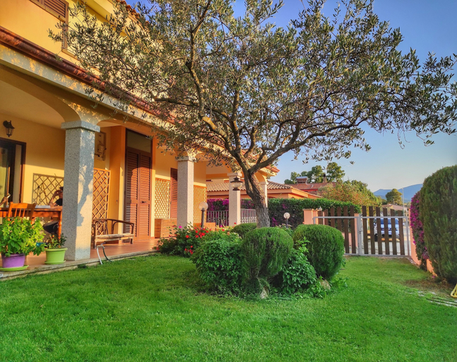 Exterior & Views 1, STELLA DORADA VACANZE BEDROOMS, Cagliari