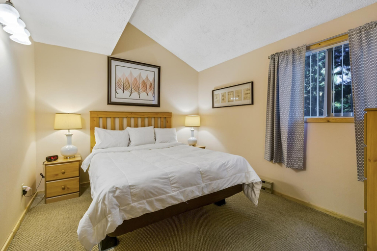 Bedroom 4, Ski House 234 - Meredith Lodging, Deschutes