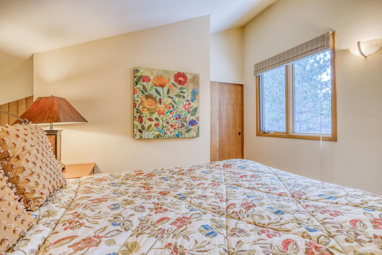 Bedroom 3, Ski House 246, Deschutes