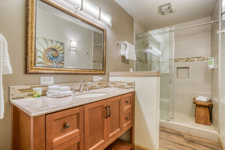 Bathroom, Ski House 118 - Meredith Lodging, Deschutes
