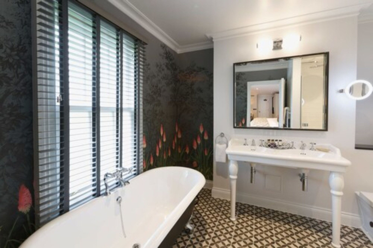 Bathroom 4