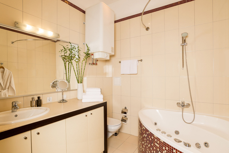 Bathroom 3, Senator Victory Square, Shevchenkivs'kyi