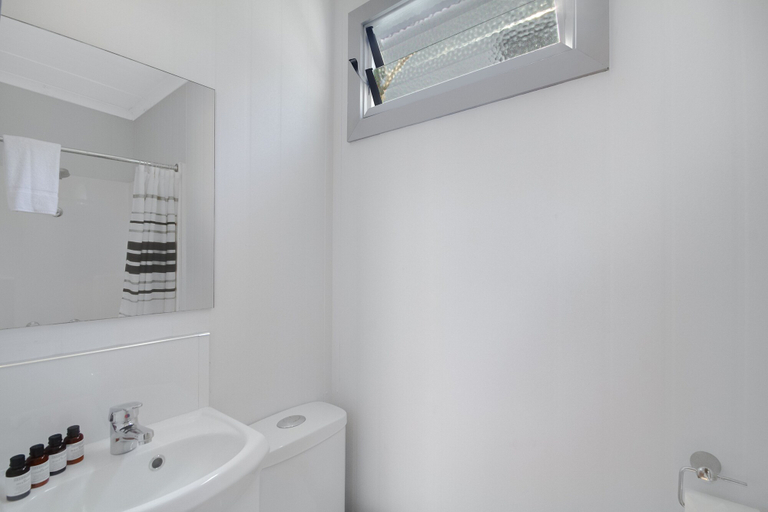 Bathroom 4, Ingenia Holidays Byron Bay, Byron