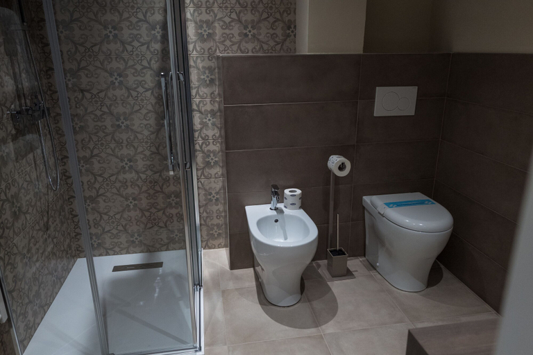 Bathroom 4, Letto A Castello, Ferrara