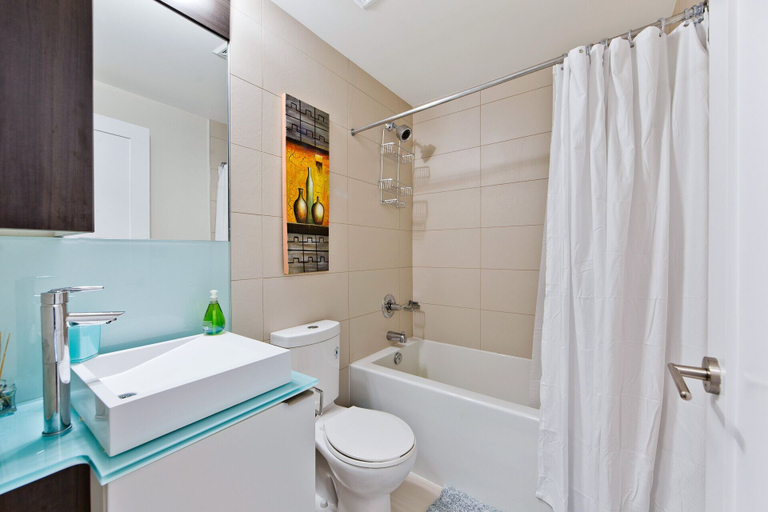 Bathroom 4, Deluxe Executive Suites, Toronto