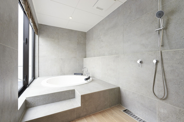 Bathroom, Grand Bleu Gamin, Miyakojima