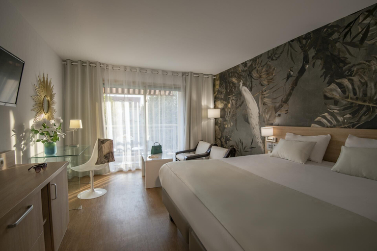 Bedroom 3, Hotel Chambord, Alpes-Maritimes