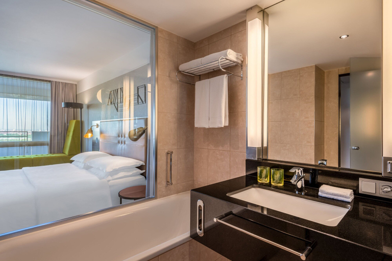 Bedroom 2, Four Points by Sheraton Munich Arabellapark, München