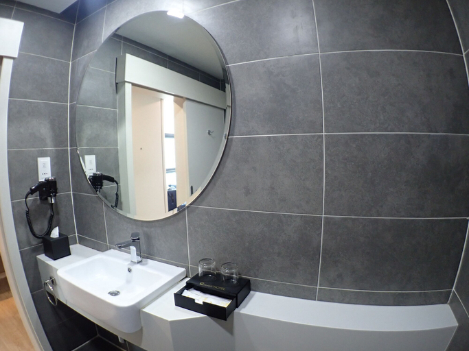 Bathroom 5, De Elements Business Hotel Damansara, Petaling Jaya