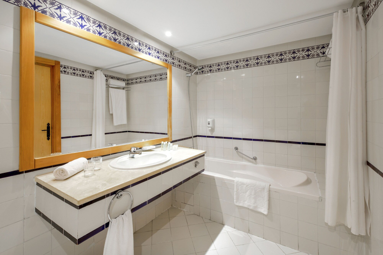 Bathroom 4, Chich Khan, Hammamet