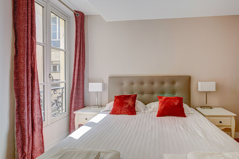 Bedroom 3, Apartments du Louvre - Le Marais, Paris