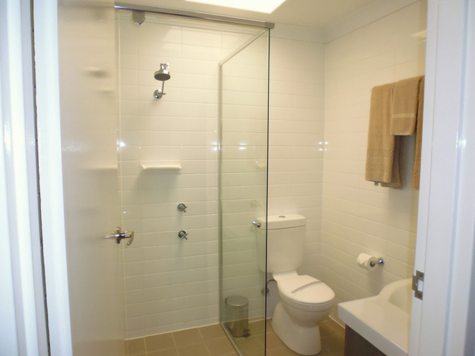 Bathroom 5, Burke and Wills Motor Inn, Kingaroy