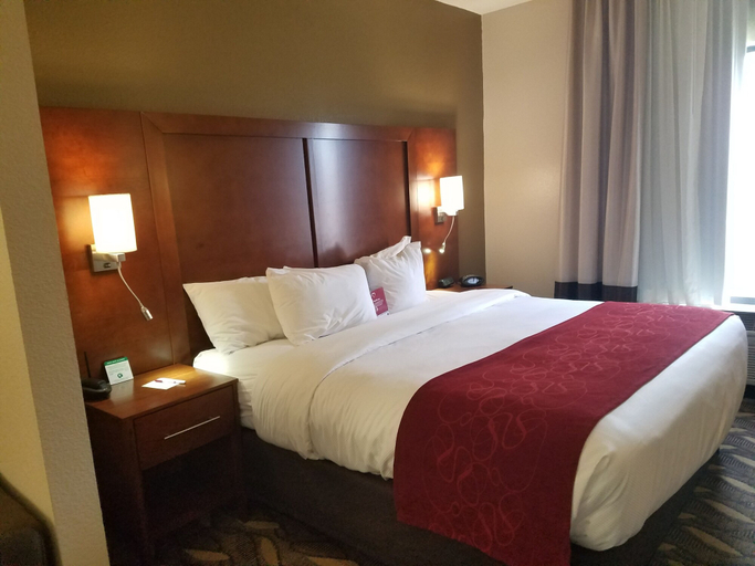 Bedroom 3, Comfort Suites Rolla, Phelps