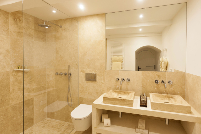 Bathroom 5, Le Vieux Castillon, Gard