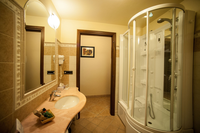 Bathroom 4, Hotel Corte Vecchia, Modena