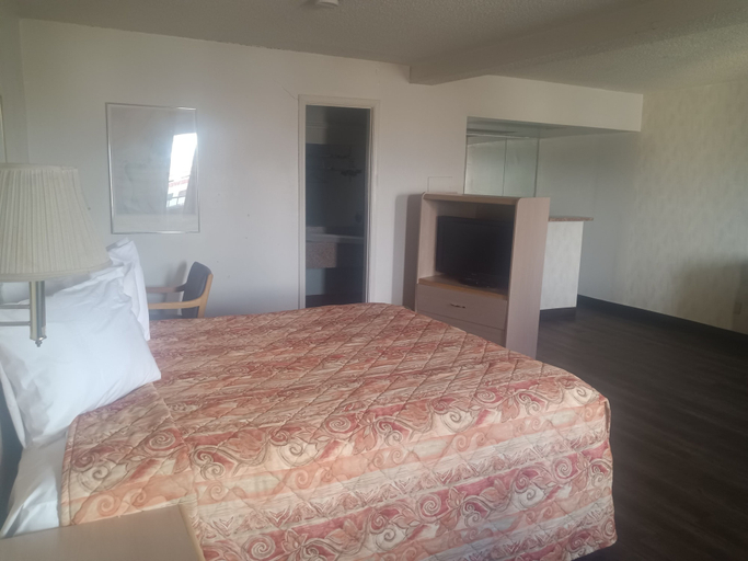 Bedroom 3, Tree Inn & Suites Albuquerque., Bernalillo
