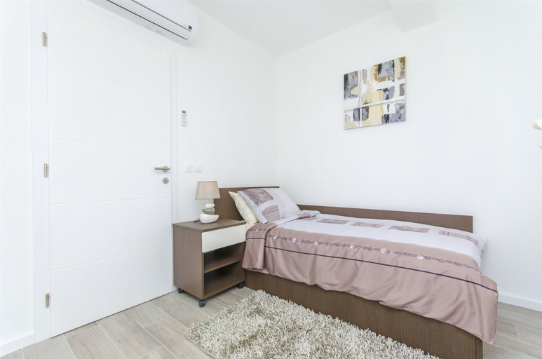 Bedroom 2, Apartments Villa V, Vir