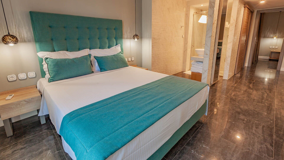 Bedroom 3, Esperides Hotel, East Macedonia and Thrace