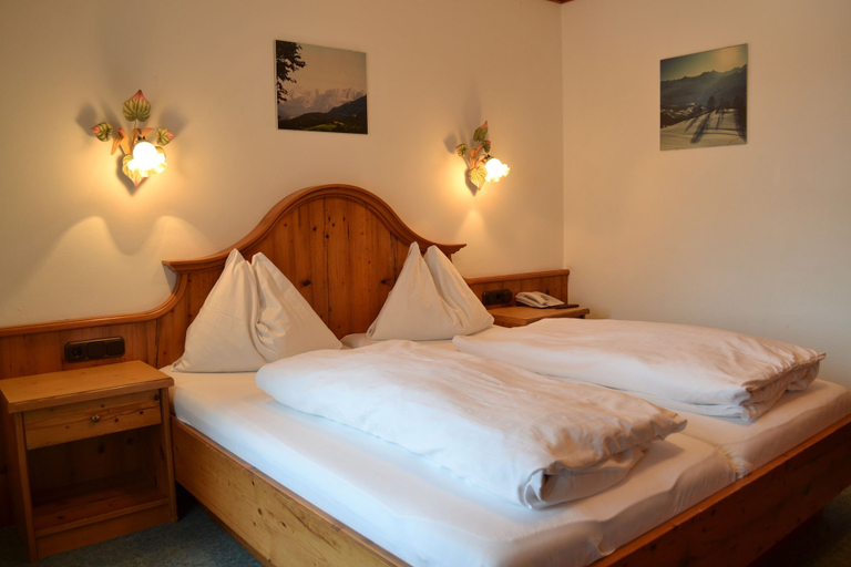 Bedroom 2, Hotel Aurach, Kitzbühel
