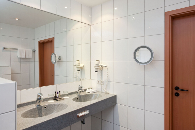 Bathroom 4, Hotel Asahi, Düsseldorf