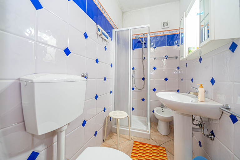 Bathroom 4, Appartamento Villa da 2 Fino a 4 Persone Giardino, Livorno