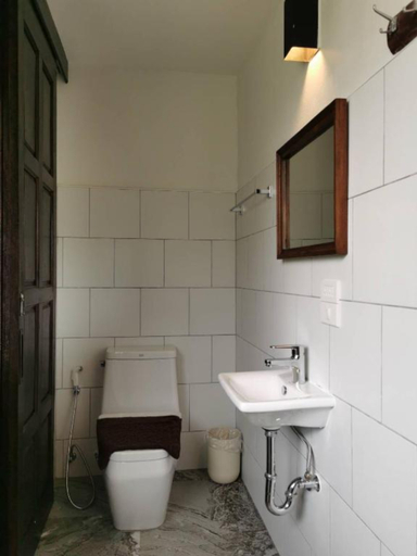 Bathroom 4, Palin Family Cottage Hotel, Muang Chiang Rai