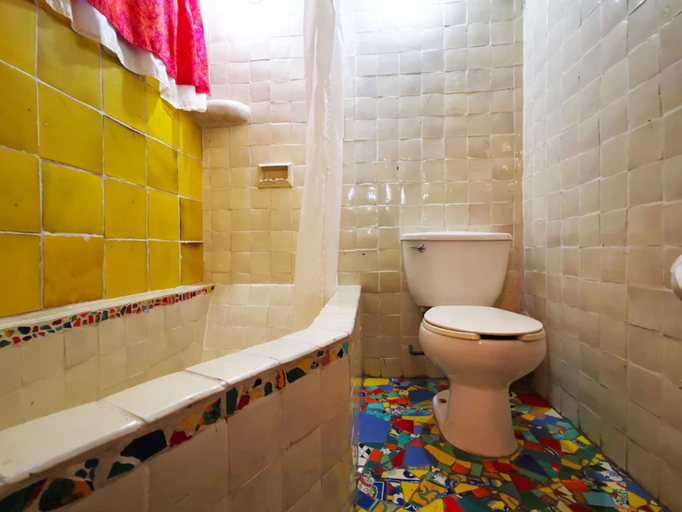 Bathroom 4, Casa de los Espíritus Alegres By Rotamundos, Guanajuato