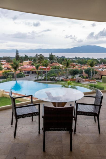 Room 5, Luxury Private Resort 2-br 2-wr Condo w Breath Taking Lake Views, Chapala