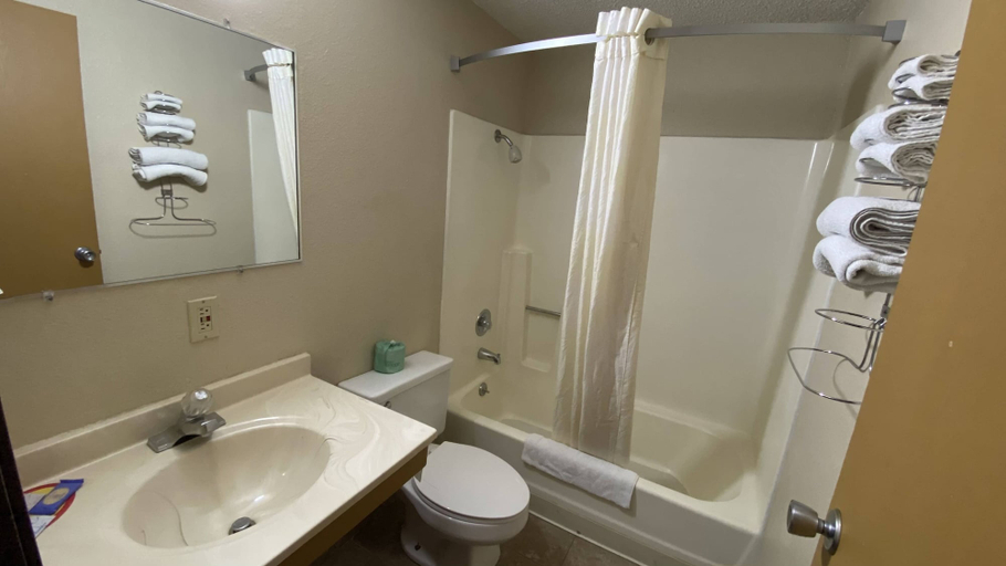 Bathroom 3, Newton Inn In Newton, KS, Harvey