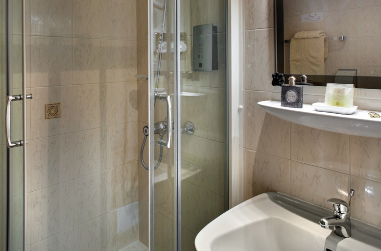 Bathroom 4, Logis Hôtel du Midi, Loire