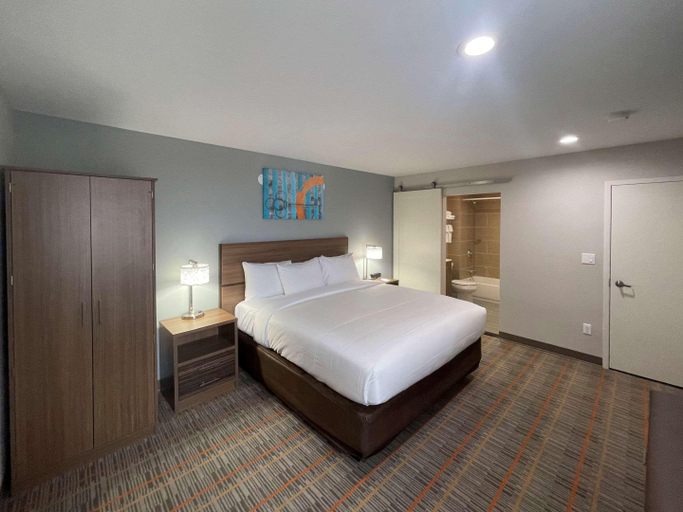 Bedroom 2, Mainstay Suites Bronx, New York